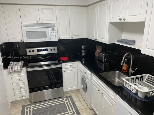 2501 S Ocean Dr in Hollywood, FL - Building Photo - Building Photo