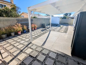 23324 Maltby Pl in Los Angeles, CA - Foto de edificio - Building Photo