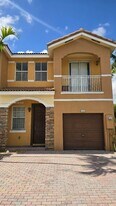 10201 NW 10th St in Miami, FL - Building Photo