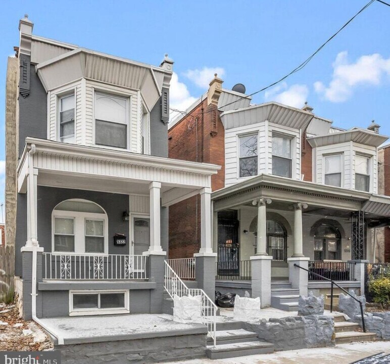 5322 Spruce St in Philadelphia, PA - Building Photo