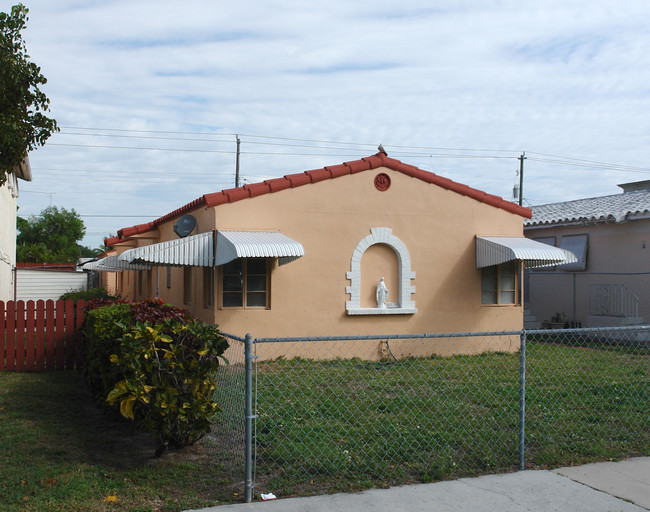 1819 Buchanan St in Hollywood, FL - Building Photo - Building Photo