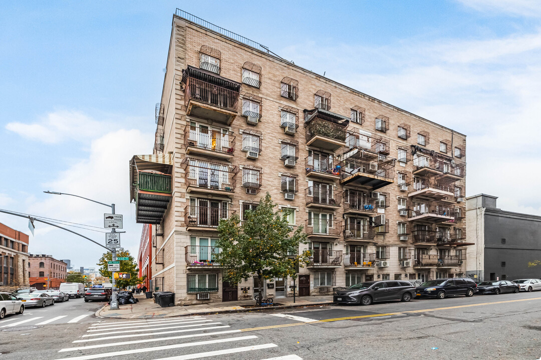 760 Kent Ave in Brooklyn, NY - Building Photo