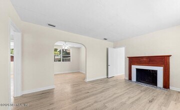 7115 Lucky Dr E in Jacksonville, FL - Building Photo - Building Photo