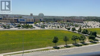 2495 Eglinton Ave W in Mississauga, ON - Building Photo