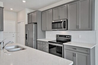 2202 Appleton Cir S in Oakland Park, FL - Building Photo - Building Photo