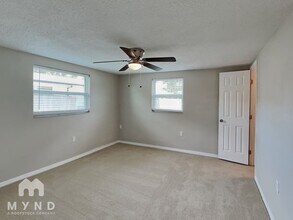 9724 Lakeside Ln in Port Richey, FL - Building Photo - Building Photo