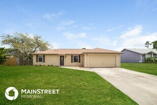 631 Blackstone Ave in Deltona, FL - Building Photo