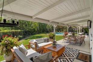 7153 Helmsdale Cir in Los Angeles, CA - Building Photo