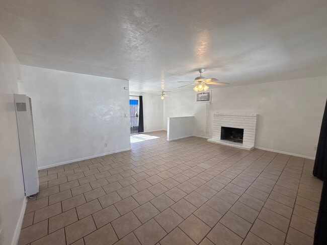 826 Astor Dr in Stockton, CA - Foto de edificio - Building Photo