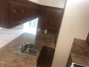 6740 NW 175th Ln in Hialeah, FL - Building Photo - Building Photo