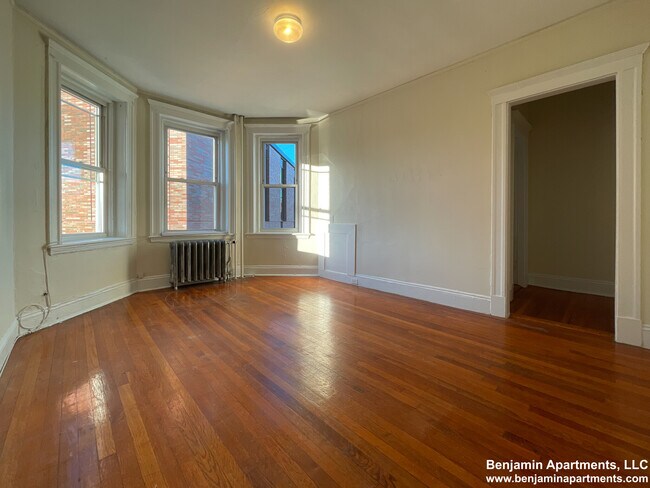 1162 Boylston St, Unit 12 in Boston College, MA - Building Photo - Building Photo