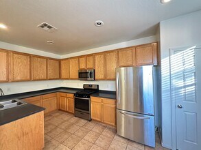 9302 Vista Waters Ln in Las Vegas, NV - Building Photo - Building Photo