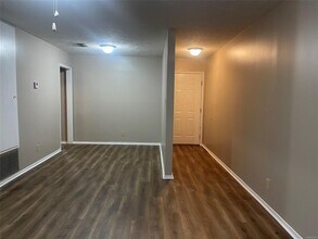 534 Saddlewood Ln, Unit B102 in Montgomery, AL - Foto de edificio - Building Photo