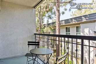 3620 Barham Blvd, Unit FL2-ID720 in Los Angeles, CA - Building Photo - Building Photo