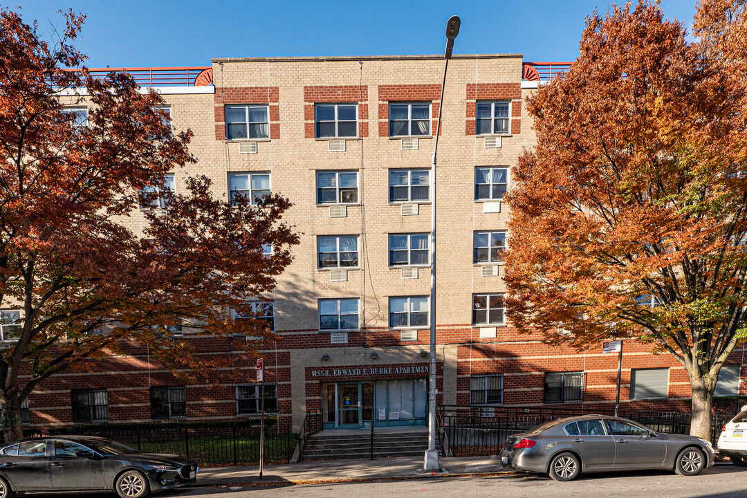 301 Parkville Ave in Brooklyn, NY - Foto de edificio