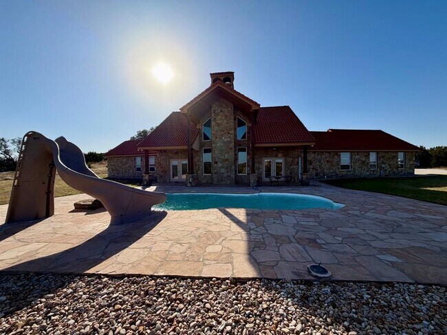 8256 US-183 in Briggs, TX - Building Photo - Building Photo