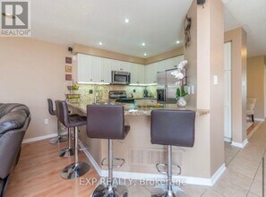 30 Deerwood Crescent in Richmond Hill, ON - Building Photo - Building Photo