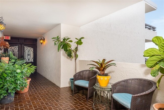 5700 Mariner St in Tampa, FL - Building Photo - Building Photo