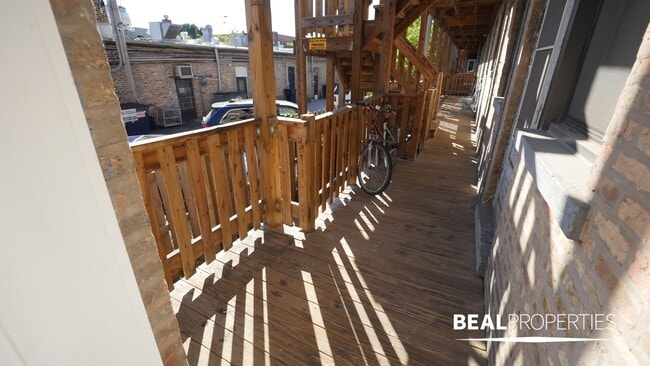 property at 4413 N Wolcott Ave