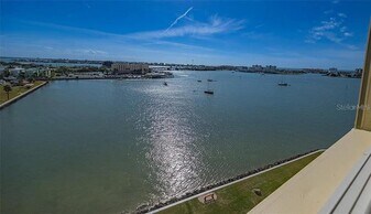 4775 Cove Cir in St. Petersburg, FL - Building Photo