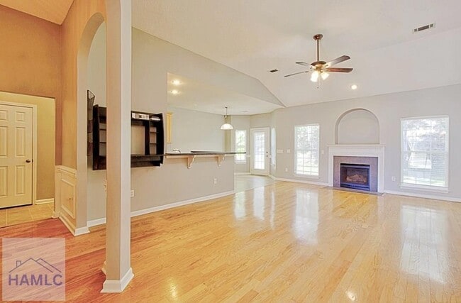 8 Limestone Ln in Savannah, GA - Foto de edificio - Building Photo