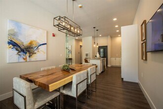 226 E Lockwood Ave in St. Louis, MO - Foto de edificio - Building Photo