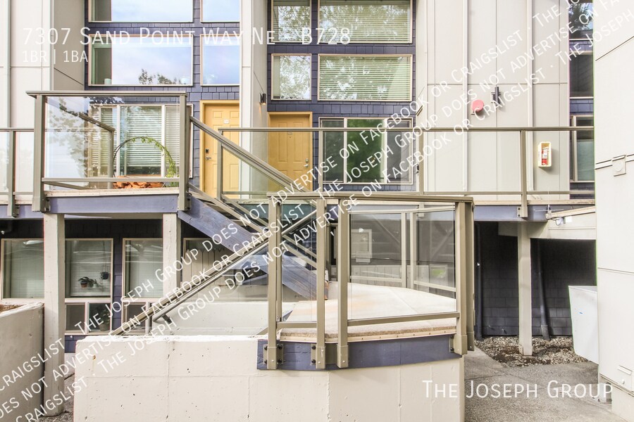 7307 Sand Point Way NE in Seattle, WA - Building Photo