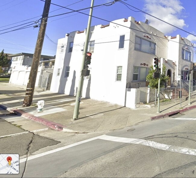 2401 14th Ave in Oakland, CA - Building Photo - Building Photo