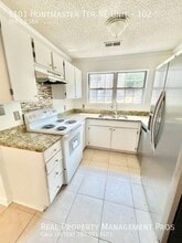 1101 Huntmaster Terrace NE in Leesburg, VA - Foto de edificio - Building Photo