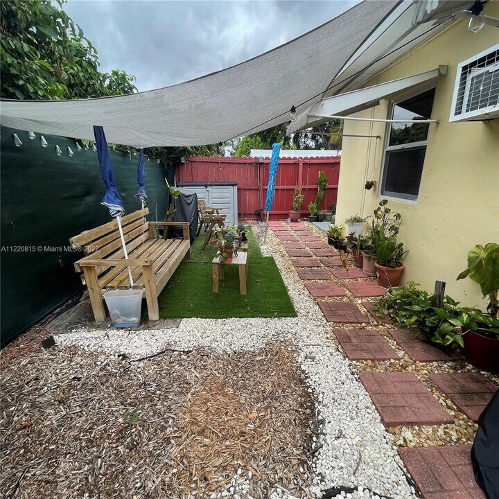 2526 McKinley St-Unit -2 in Hollywood, FL - Building Photo