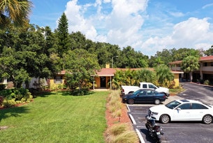 Palms of Belleair in Belleair Bluffs, FL - Building Photo