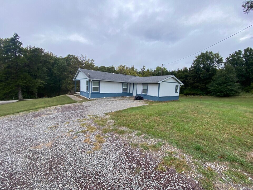 7400 S Warren School Rd in Columbia, MO - Building Photo
