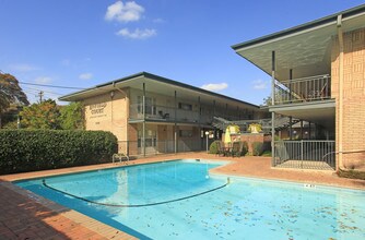 Enfield Court Apartments in Austin, TX - Building Photo - Building Photo