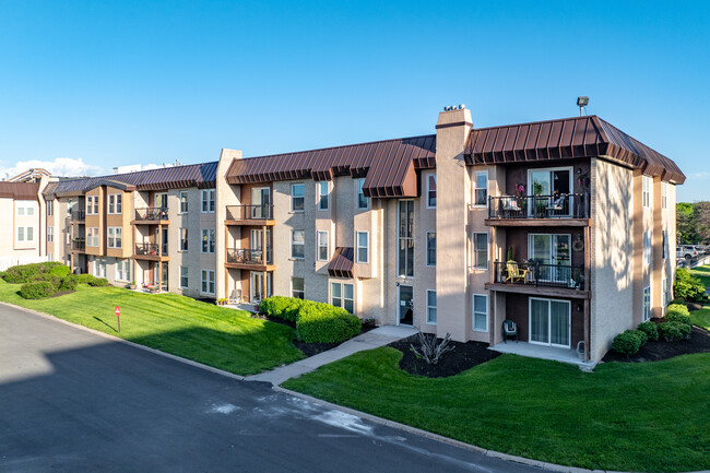 12727 W Dodge Rd in Omaha, NE - Foto de edificio - Building Photo