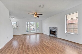 13915 Dentwood Dr in Houston, TX - Building Photo - Building Photo