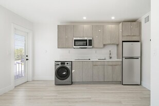 5909 S Dixie Hwy in West Palm Beach, FL - Building Photo