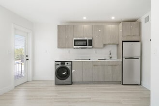 5909 S Dixie Hwy in West Palm Beach, FL - Building Photo - Building Photo