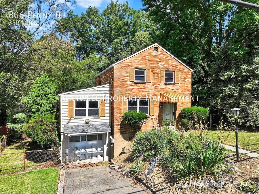 806 Penny Dr in Pittsburgh, PA - Building Photo