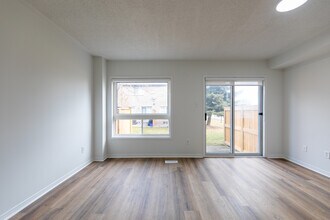 Erin Centre Village in Mississauga, ON - Building Photo - Building Photo