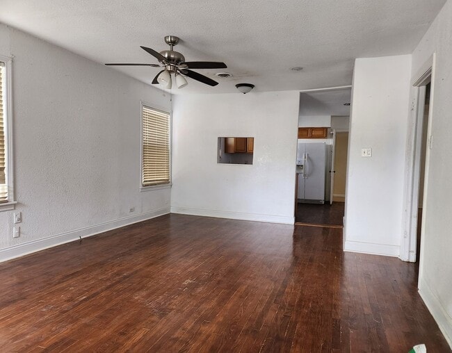 724 Wheless Ave in Kerrville, TX - Building Photo - Building Photo