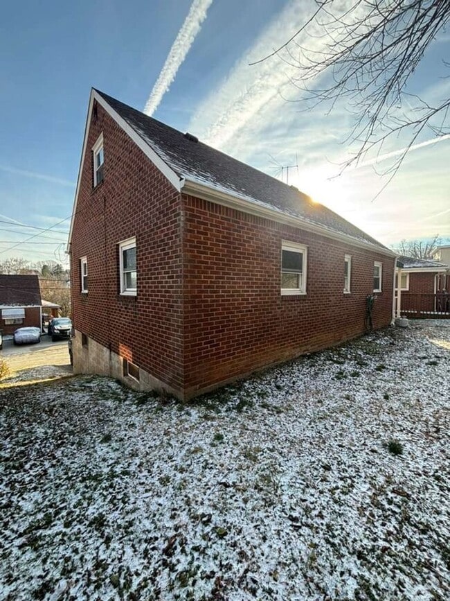 1221 Graham Ave in Monessen, PA - Building Photo - Building Photo