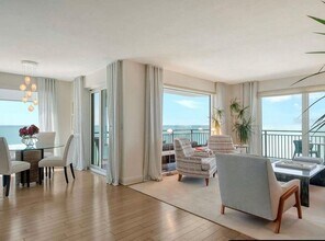 2525 Gulf of Mexico Dr in Longboat Key, FL - Building Photo - Building Photo