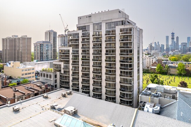 The Clairmont in Toronto, ON - Building Photo - Building Photo