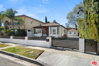 5143 Newcastle Ave in Los Angeles, CA - Building Photo - Building Photo