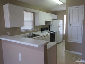 301 Loveland Cir in Pensacola, FL - Building Photo - Building Photo