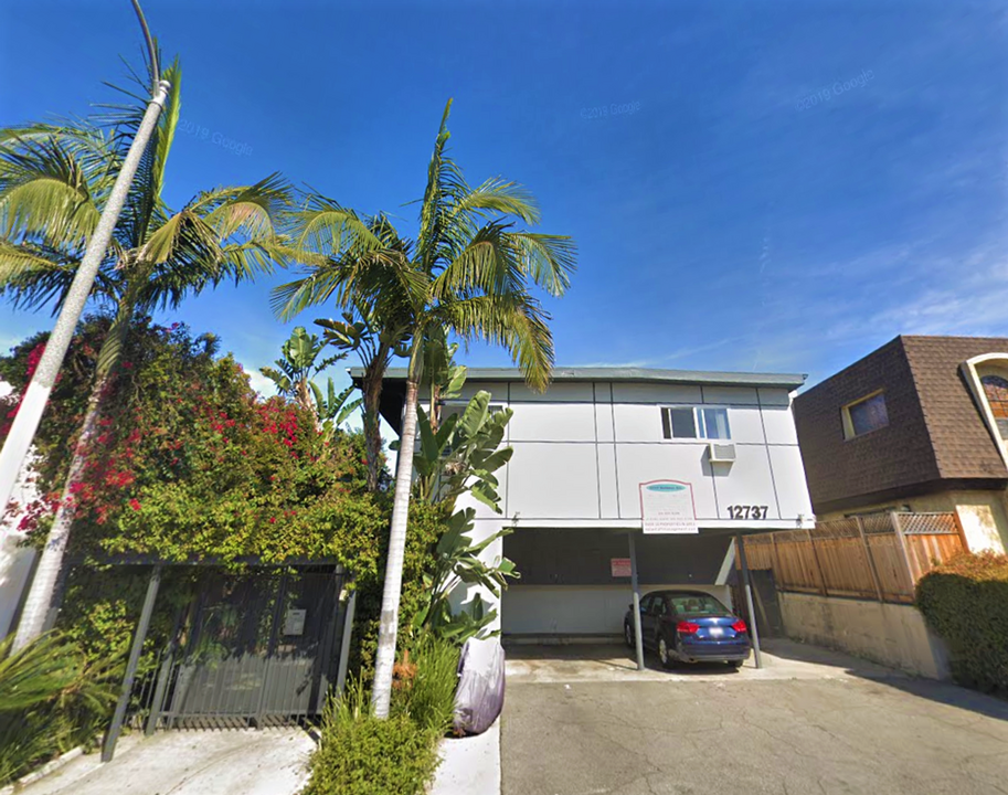 12737 Matteson Ave, Unit 9 in Los Angeles, CA - Foto de edificio