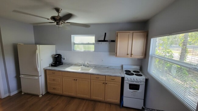 property at 318 W Hilda St