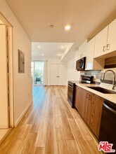 252 N Hoover St in Los Angeles, CA - Building Photo - Building Photo