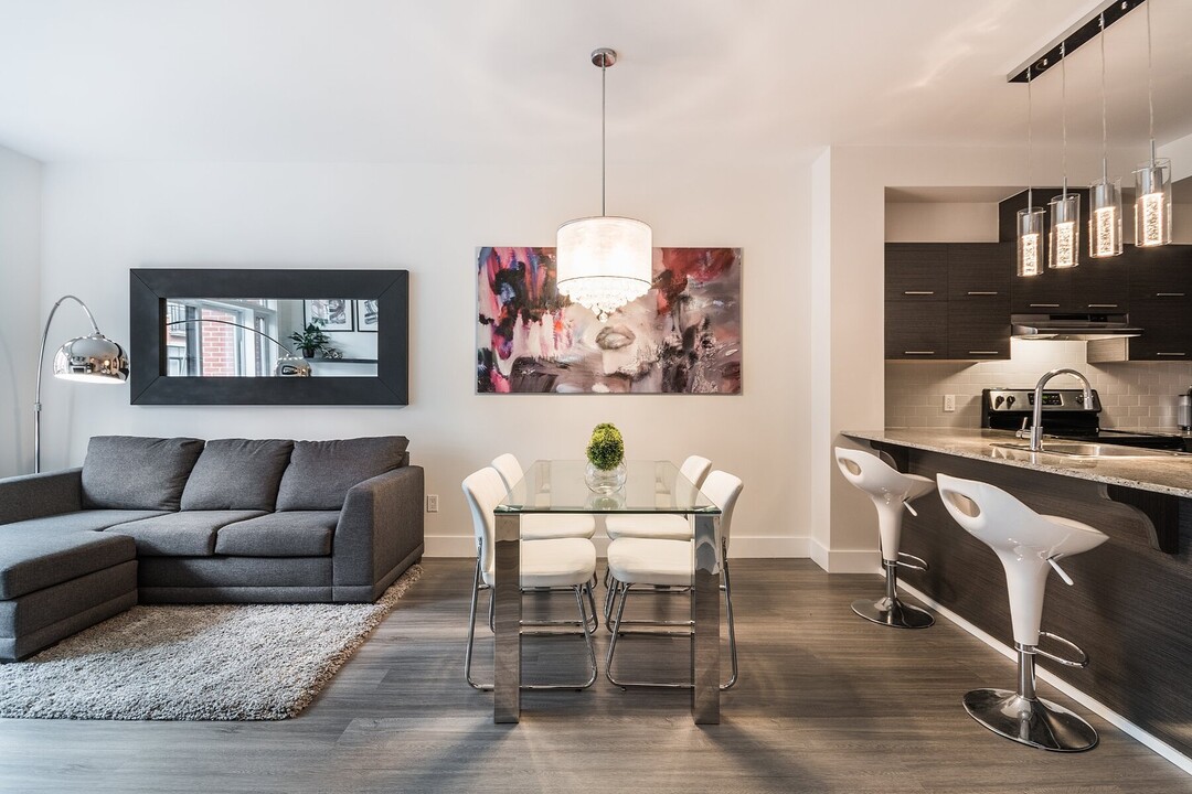 2276 Rue Victoria in Lachine, QC - Building Photo