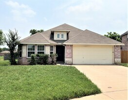 1212 Gardenia Ln in Crowley, TX - Building Photo